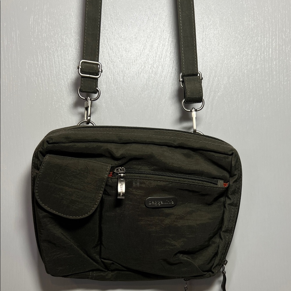 Baggallini Olive Green with Orange Interior Crossbody/Belt Bag 6.5” x 9” - Picture 3 of 4
